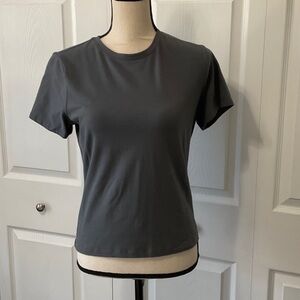 NWOT Good American Women's Short Sleeve Crewneck Tee in Charcoal, Large